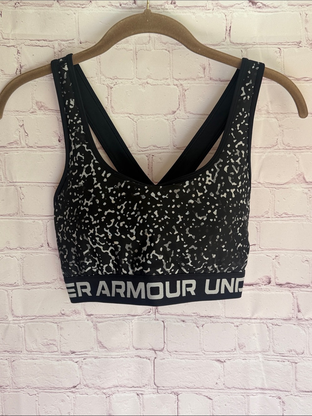 Under Armour Black and White Speckled Sports Bra‎ Woman’s Size Large